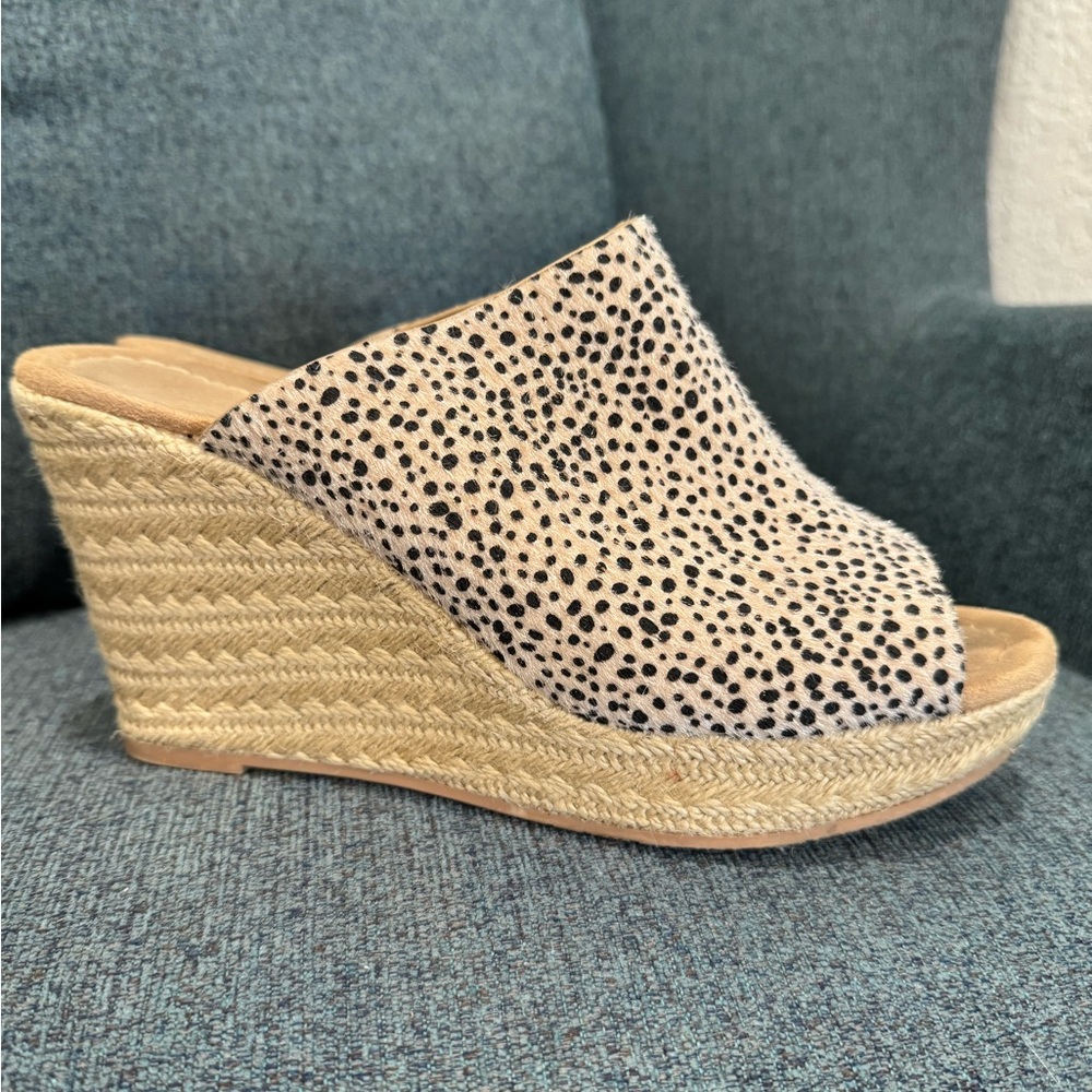 Stylish Black and Cream Wedge Sandals